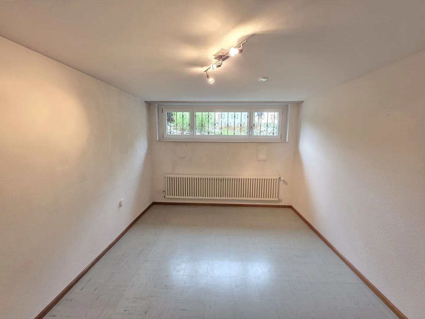 Réservé - Oasis Verte à Münchenstein ! Charmante Maison d'Angle avec Grand Jardin - Photo 11 sur 11