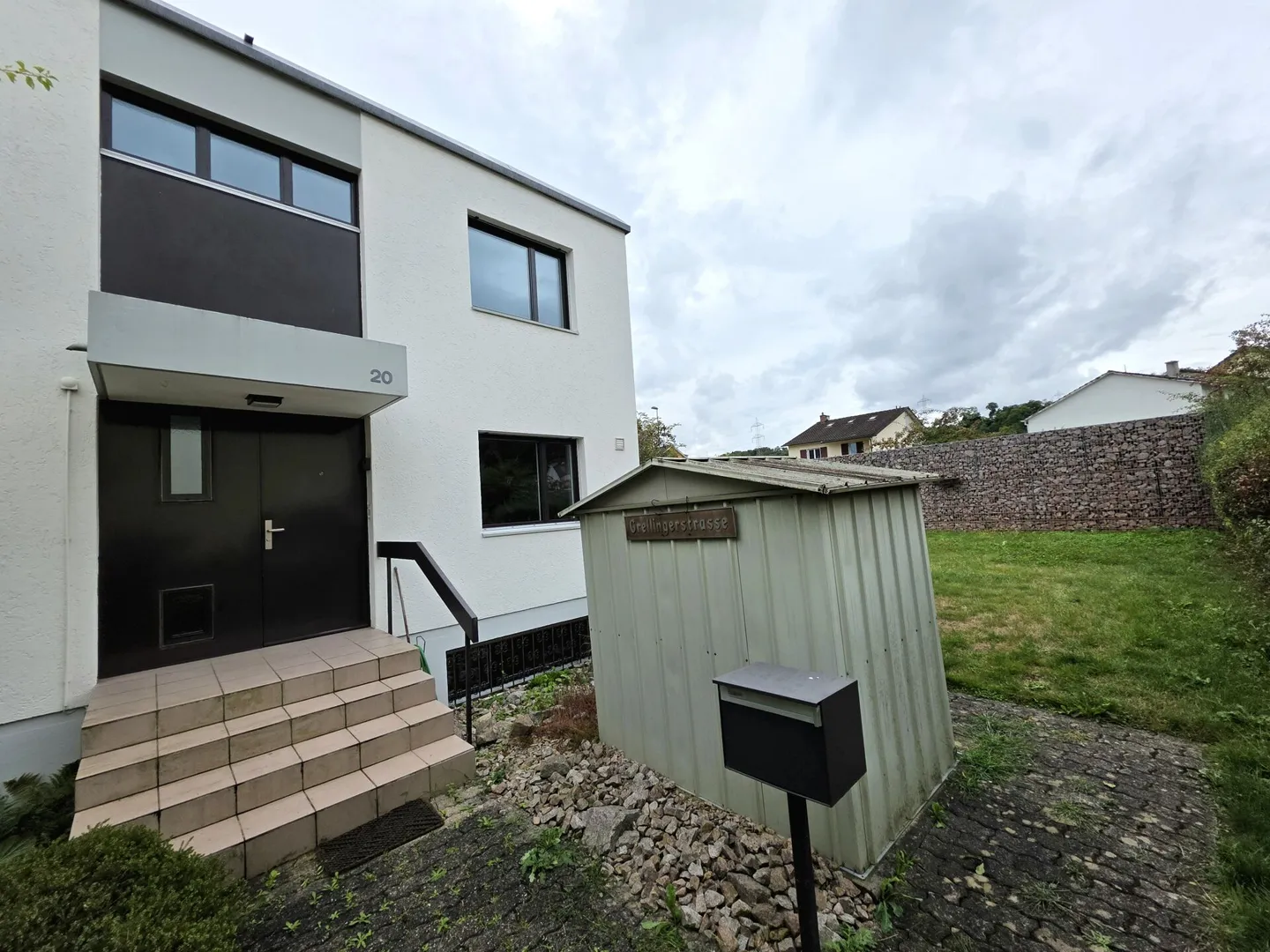 Réservé - Oasis Verte à Münchenstein ! Charmante Maison d'Angle avec Grand Jardin - Photo 3 sur 11