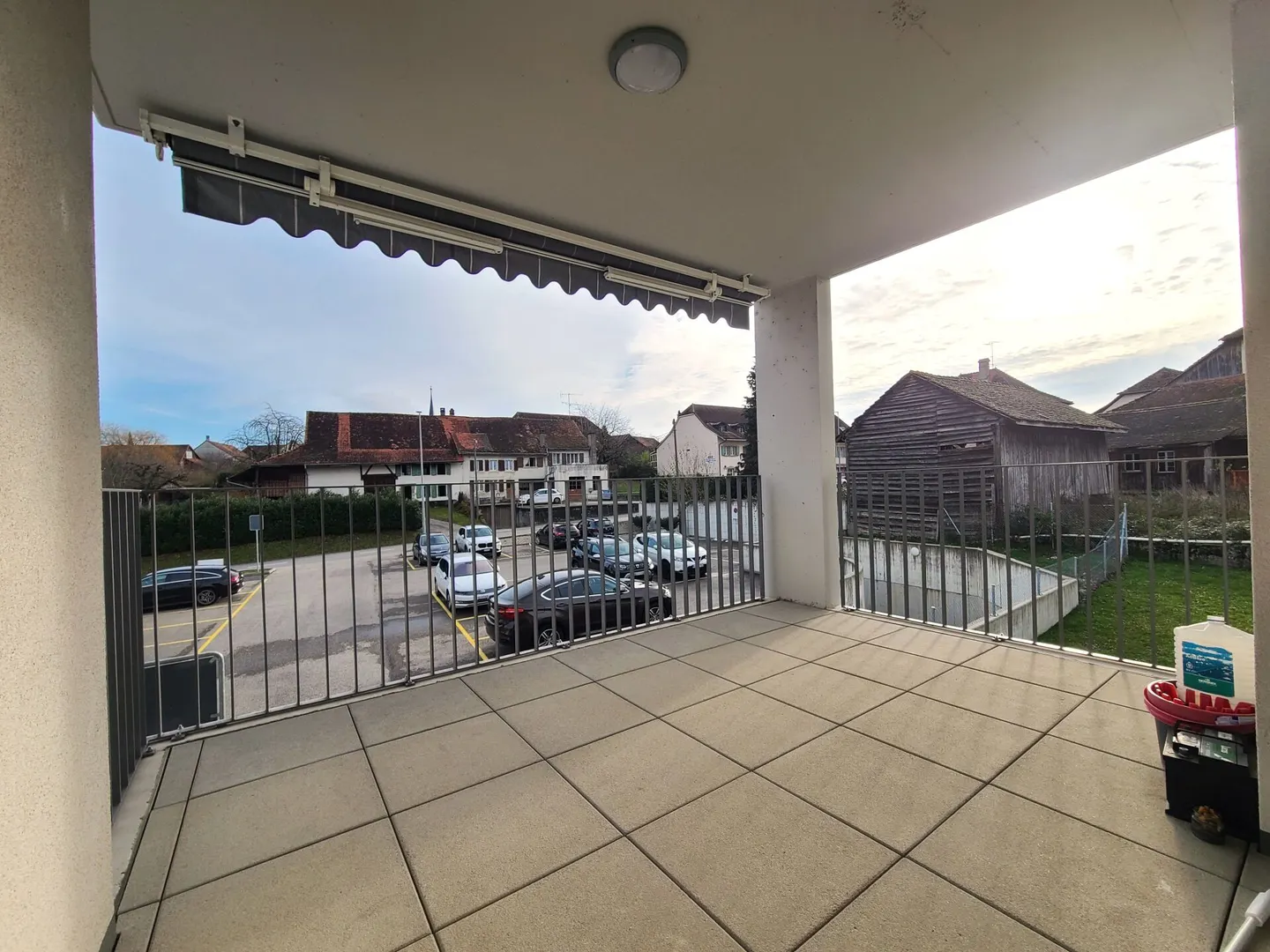 Grandcour - Möbliertes 3,5-Zimmer-Apartment im 1. Stock - Foto 4 von 9