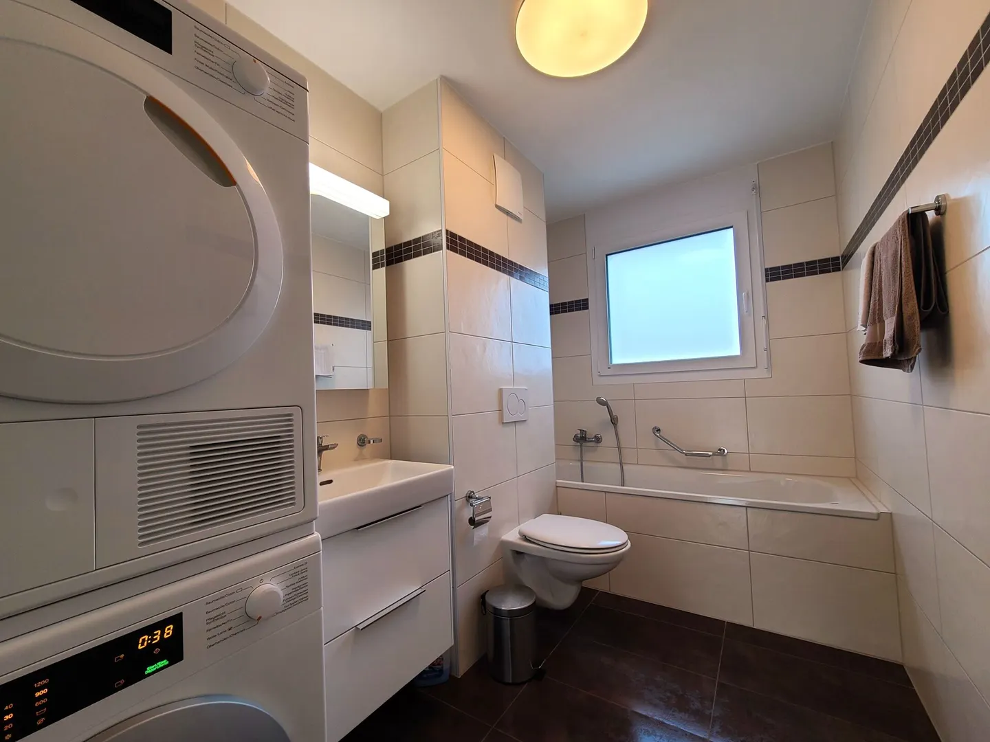 Grandcour - Möbliertes 3,5-Zimmer-Apartment im 1. Stock - Foto 7 von 9