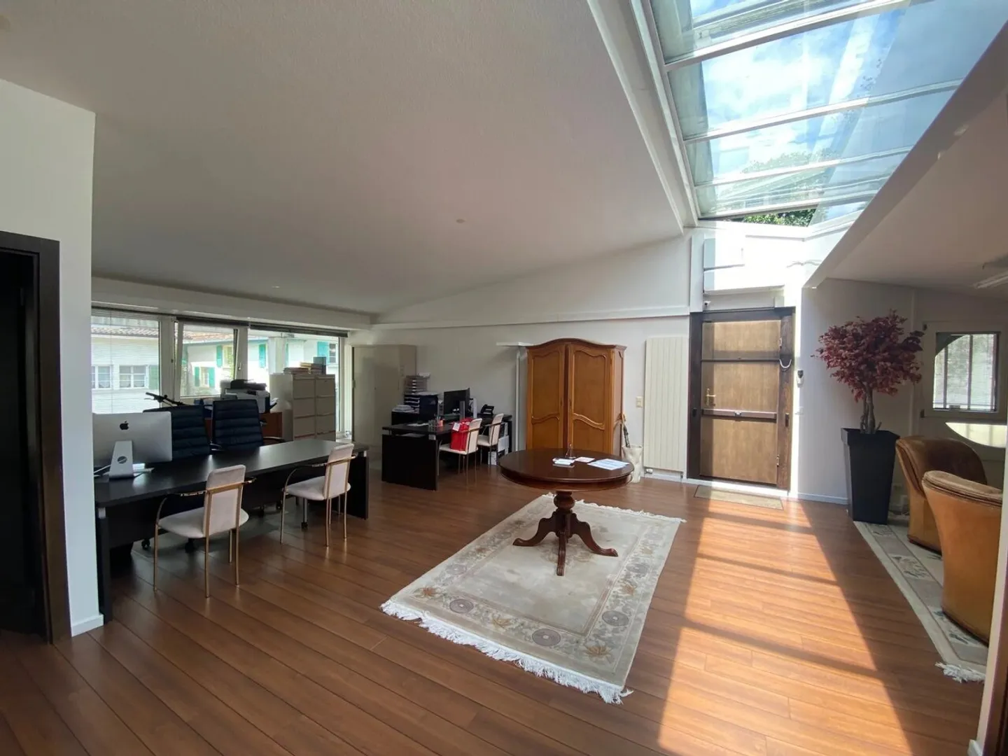 Schöne Verwaltungsflächen in der Nähe des Flughafens - Foto 5 von 11