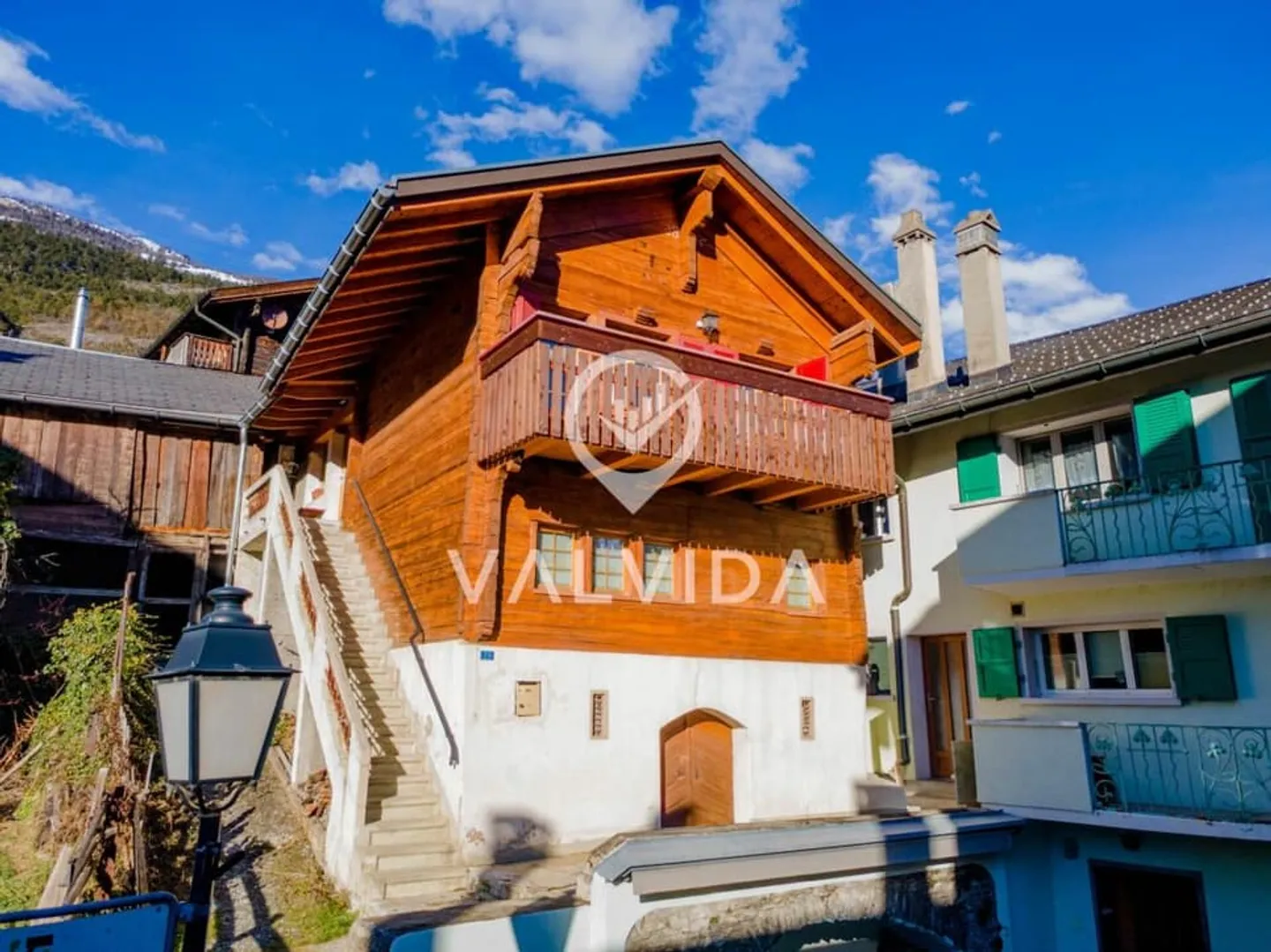 Exclusive: Completely renovated house with two apartments in the municipality of Varen - Photo 1 of 13