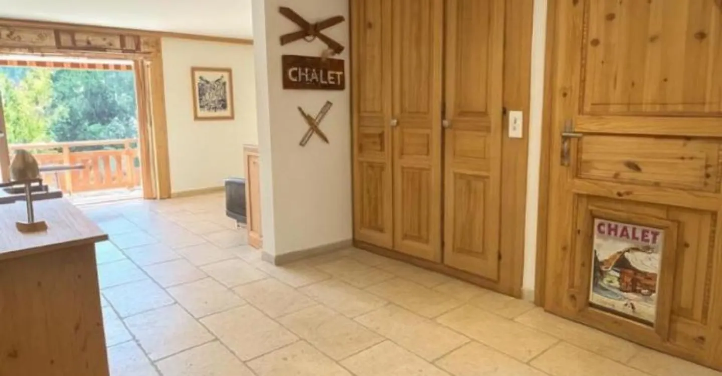 Appartement rénové à Villars - Photo 2 sur 9