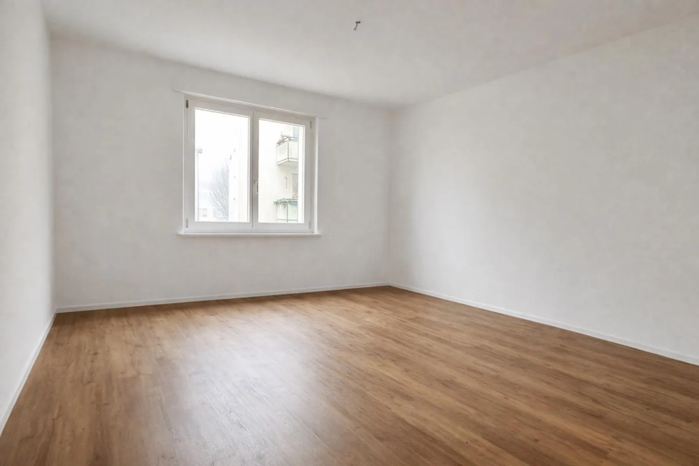 Ampio appartamento di 4 stanze in posizione centrale - Foto 5 di 8