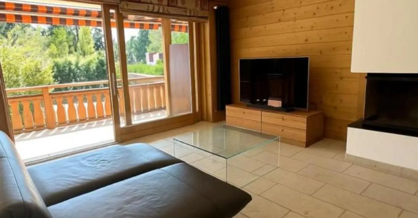 Appartement rénové à Villars - Photo 3 sur 9