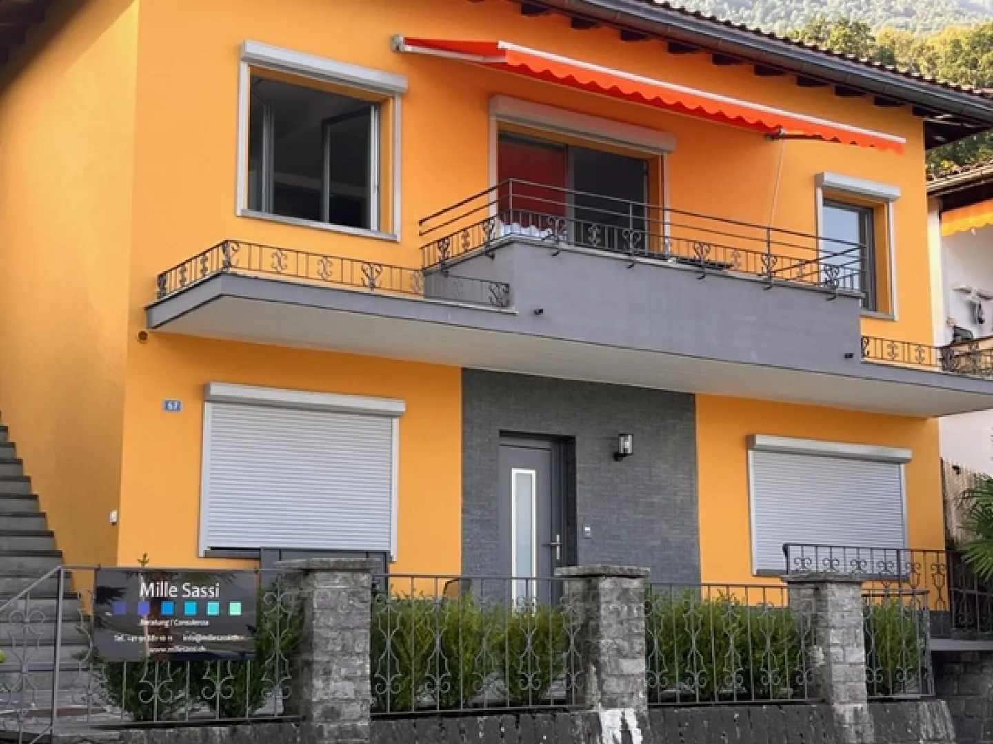 Zweifamilienhaus vollständig renoviert - Foto 1 von 13