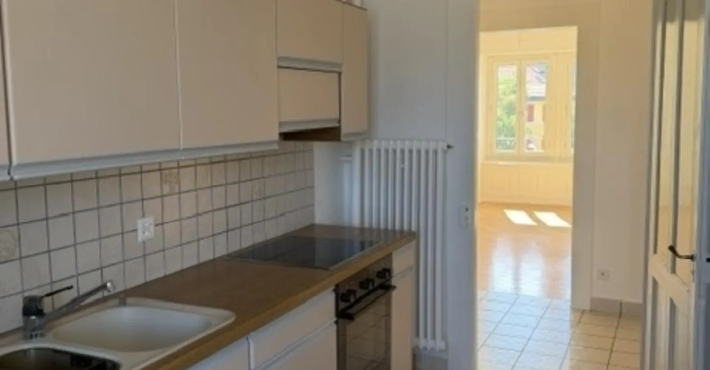 Charmant Appartement Rénové - Photo 1 sur 9