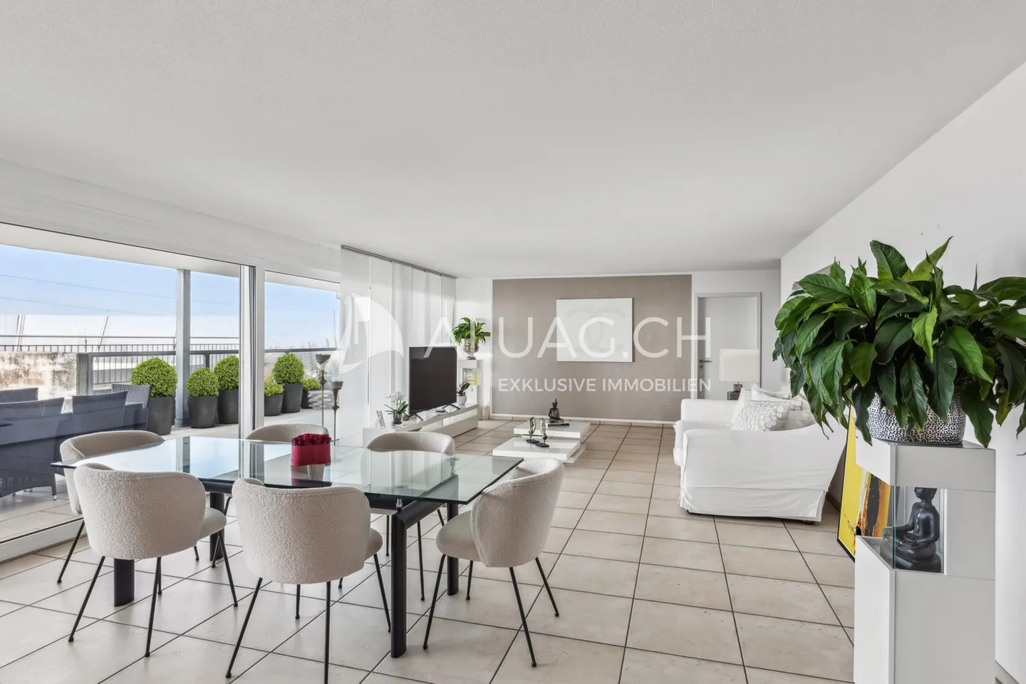 CONDOMINIO MODERNO CON MOLTO SPAZIO - Foto 1 di 5