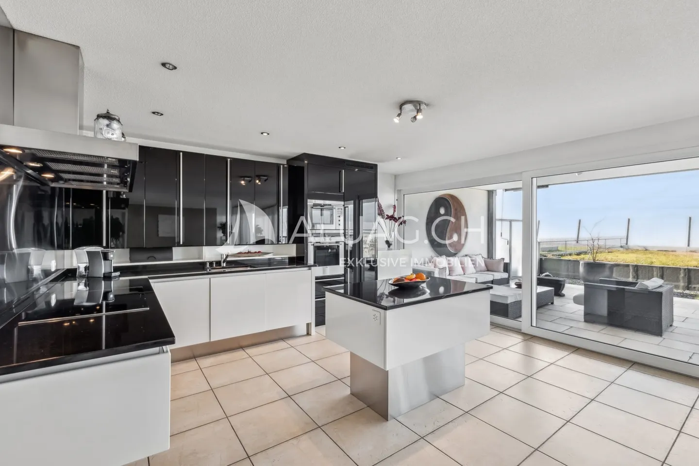 CONDOMINIO MODERNO CON MOLTO SPAZIO - Foto 3 di 5