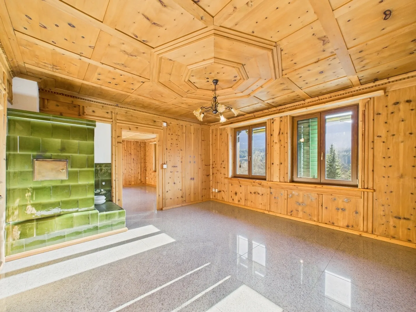 Charmante 5.5-Zimmer-Wohnung mit Balkon in Tamins - Foto 1 von 11