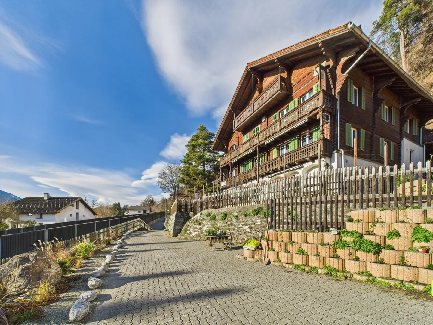 Charmante 5.5-Zimmer-Wohnung mit Balkon in Tamins - Foto 10 von 11