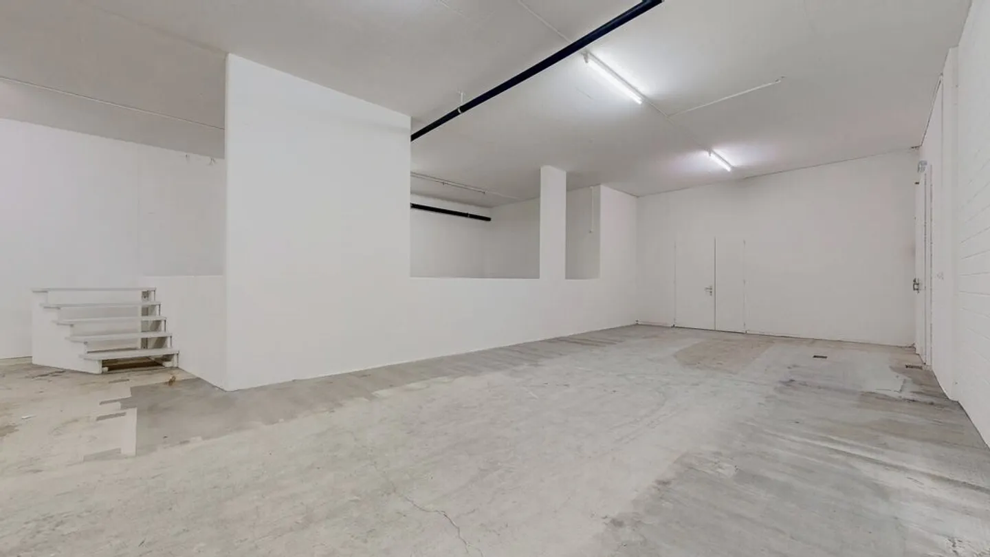 Are you looking for a spacious premises just steps from the city center? - Photo 5 of 7