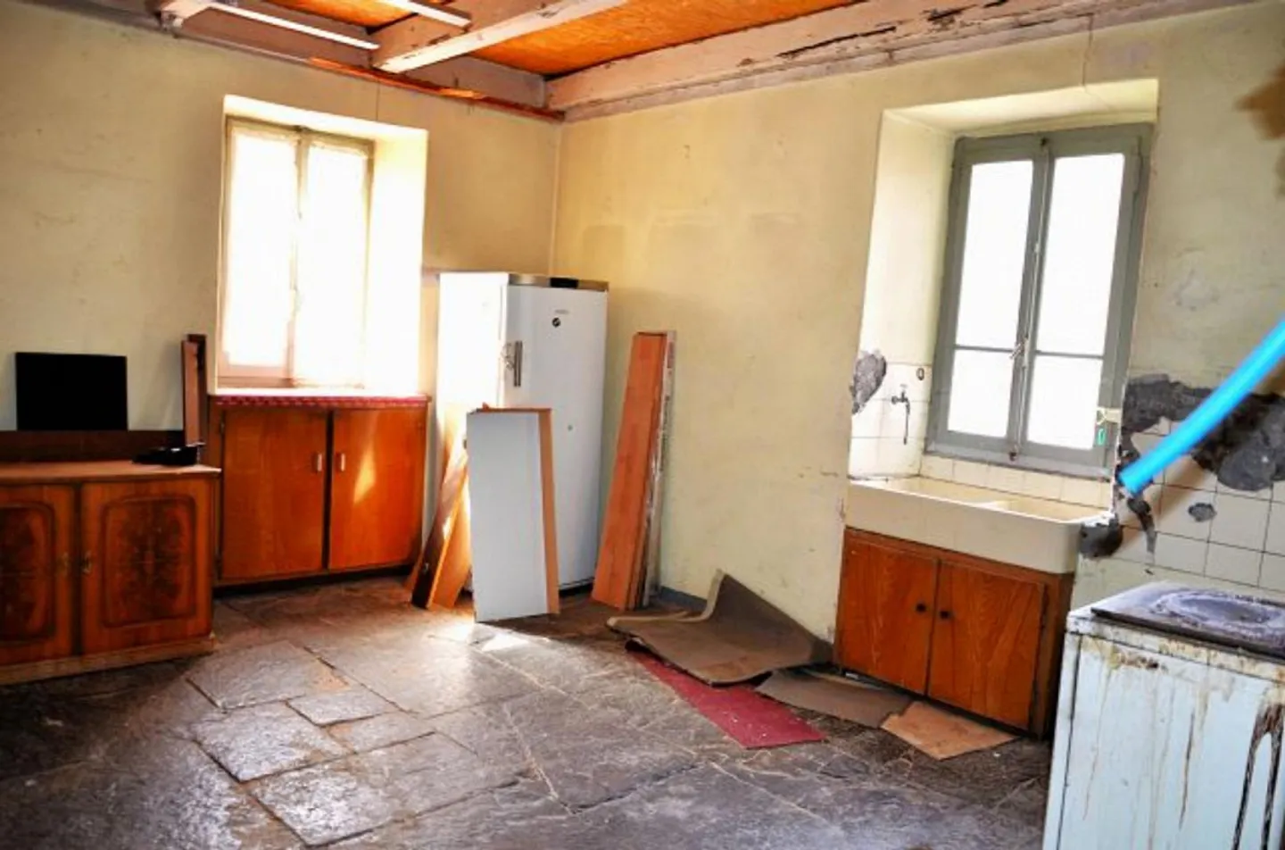 Casa ticinese di 12 stanze nel centro del villaggio da ristrutturare con giardino - Foto 3 di 39