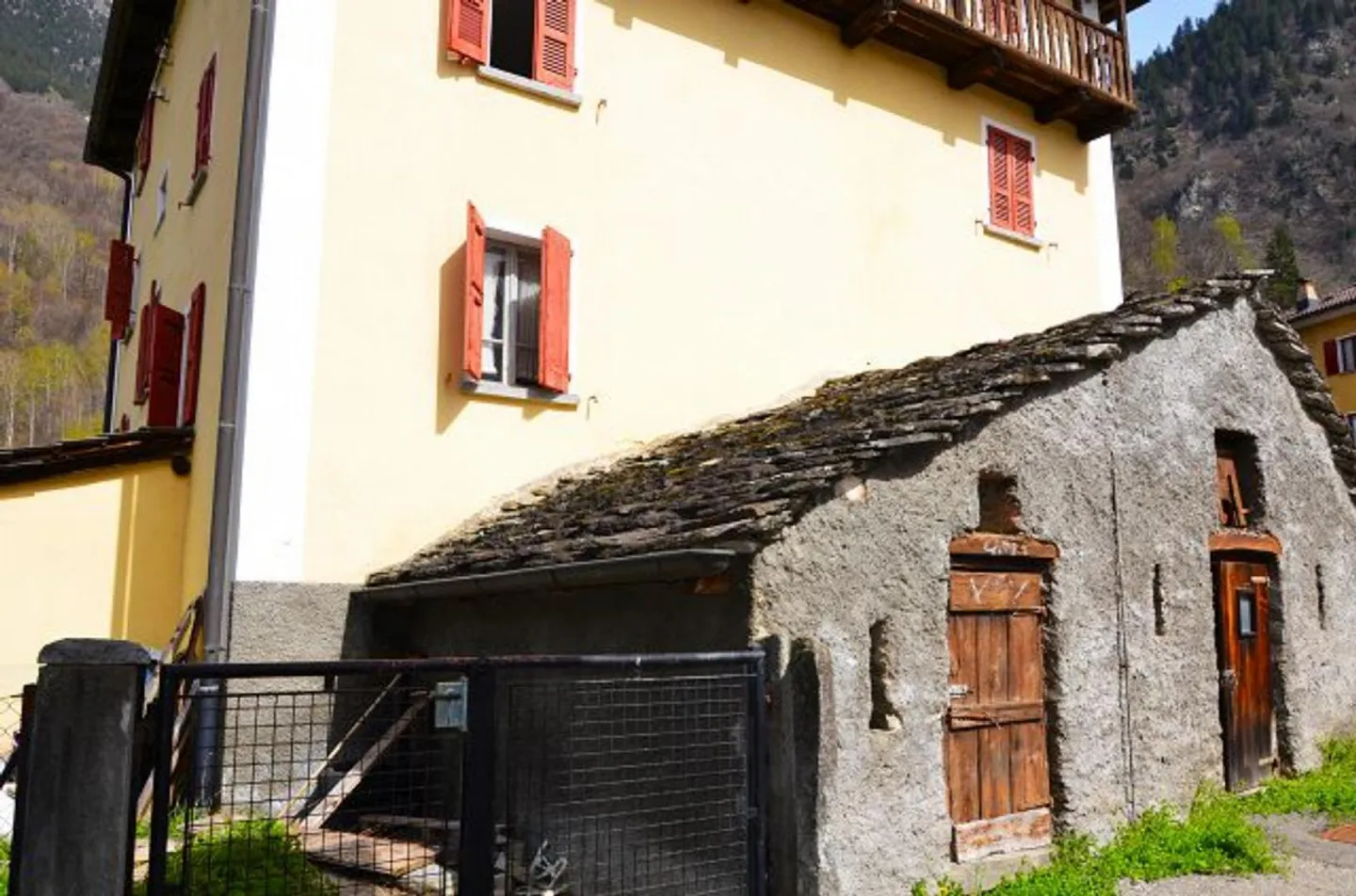 Casa ticinese di 12 stanze nel centro del villaggio da ristrutturare con giardino - Foto 27 di 39