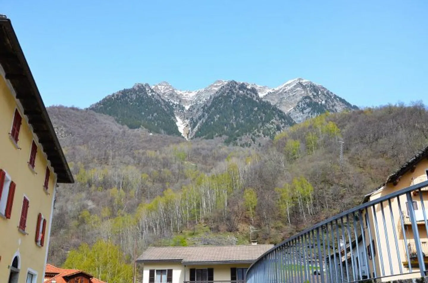 Casa ticinese di 12 stanze nel centro del villaggio da ristrutturare con giardino - Foto 30 di 39