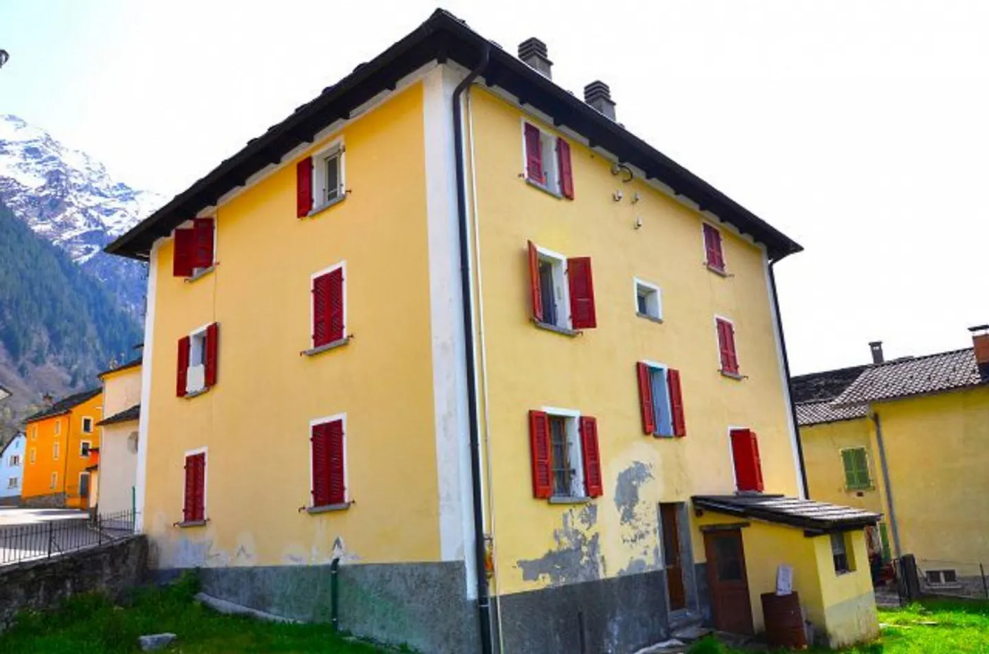 Casa ticinese di 12 stanze nel centro del villaggio da ristrutturare con giardino - Foto 31 di 39