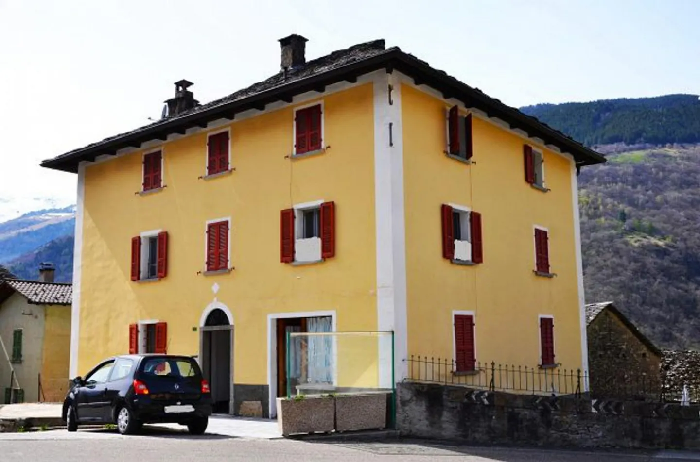 Casa ticinese di 12 stanze nel centro del villaggio da ristrutturare con giardino - Foto 32 di 39