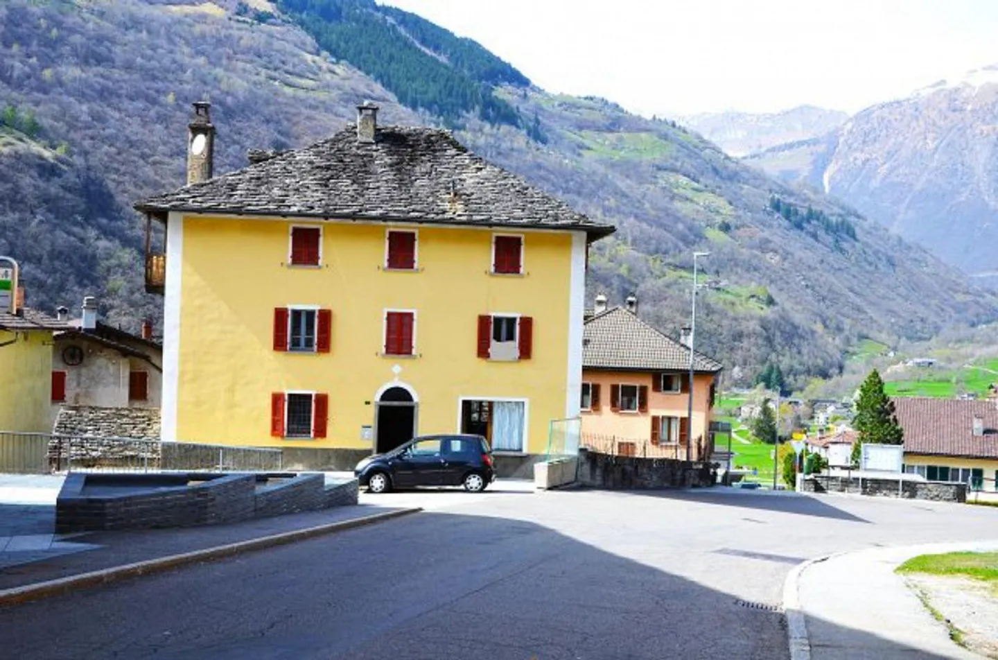 Casa ticinese di 12 stanze nel centro del villaggio da ristrutturare con giardino - Foto 37 di 39