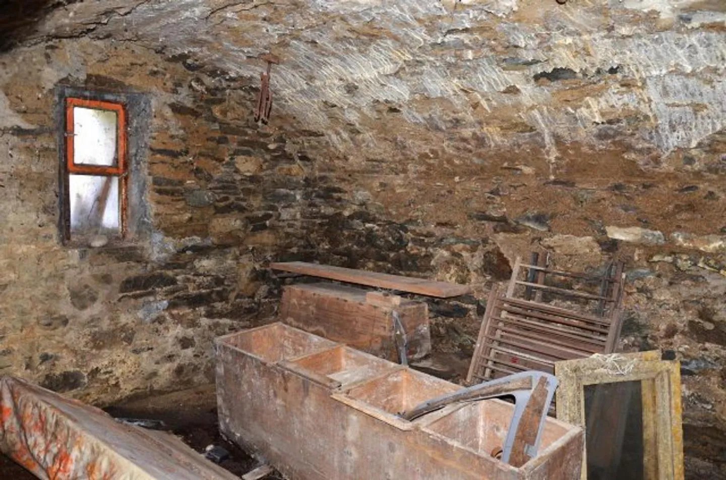 Casa ticinese di 12 stanze nel centro del villaggio da ristrutturare con giardino - Foto 13 di 39
