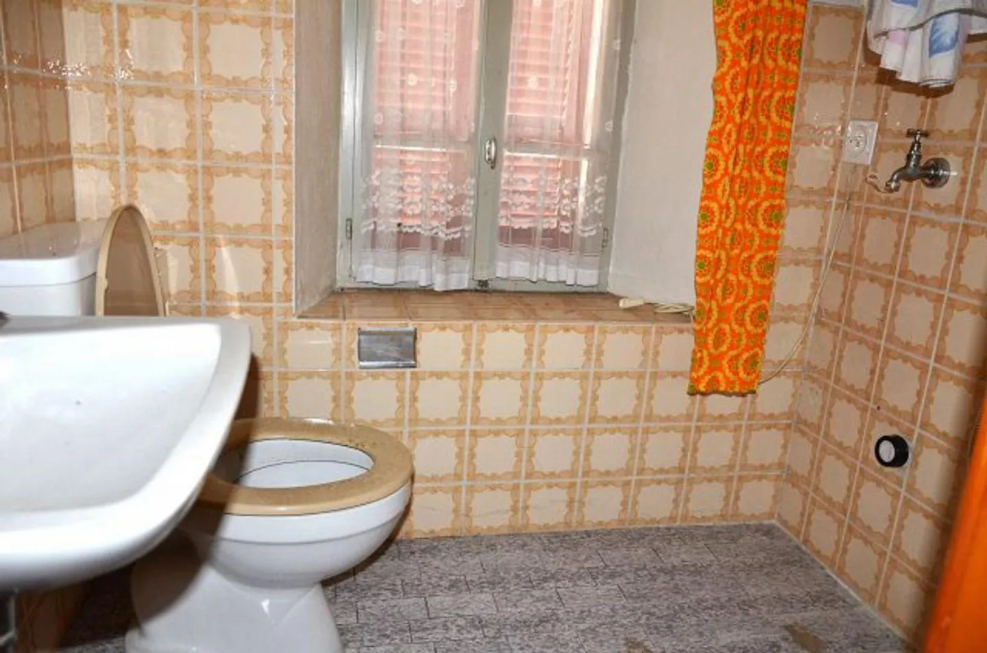 Casa ticinese di 12 stanze nel centro del villaggio da ristrutturare con giardino - Foto 18 di 39