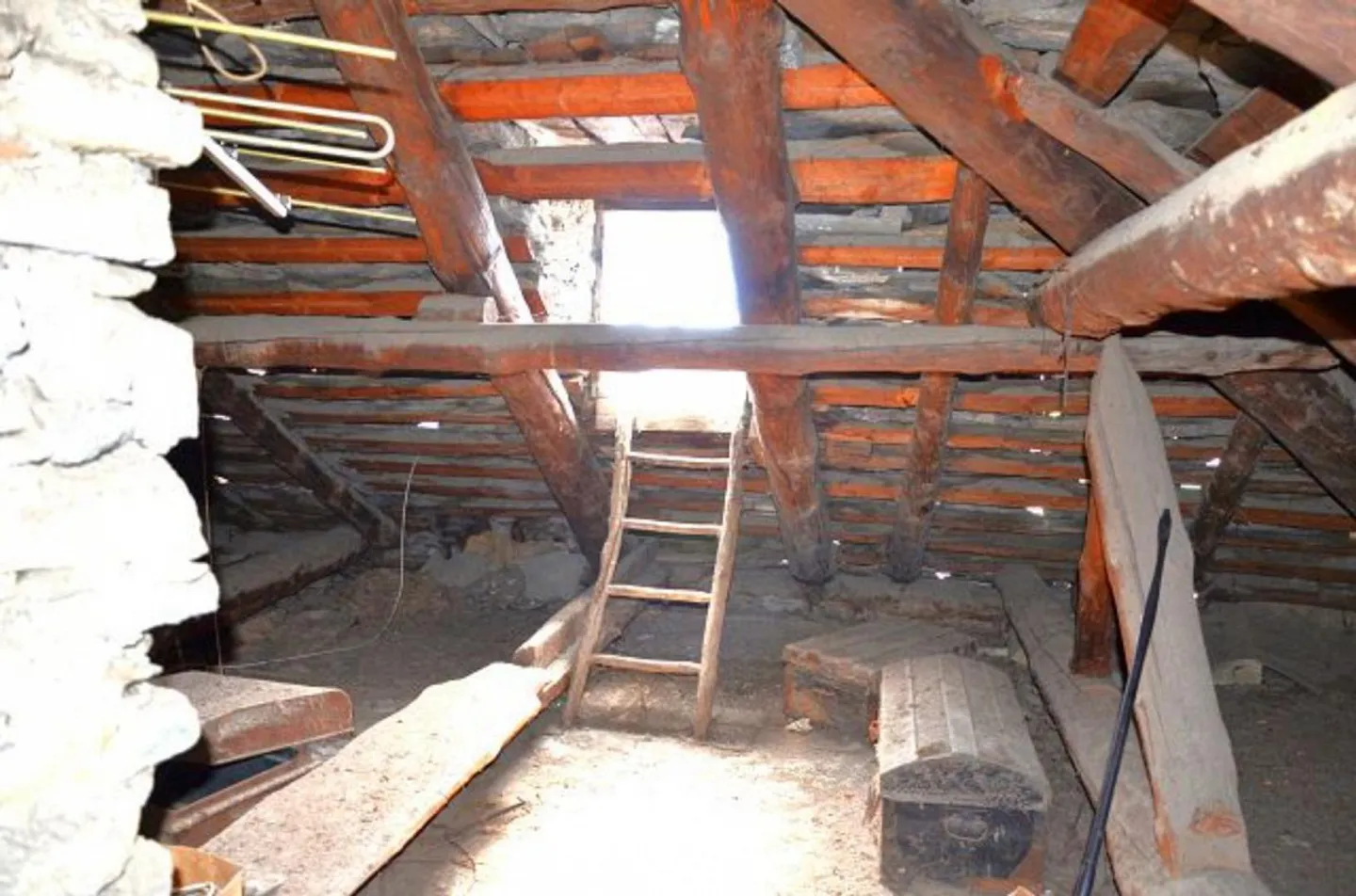 Casa ticinese di 12 stanze nel centro del villaggio da ristrutturare con giardino - Foto 20 di 39