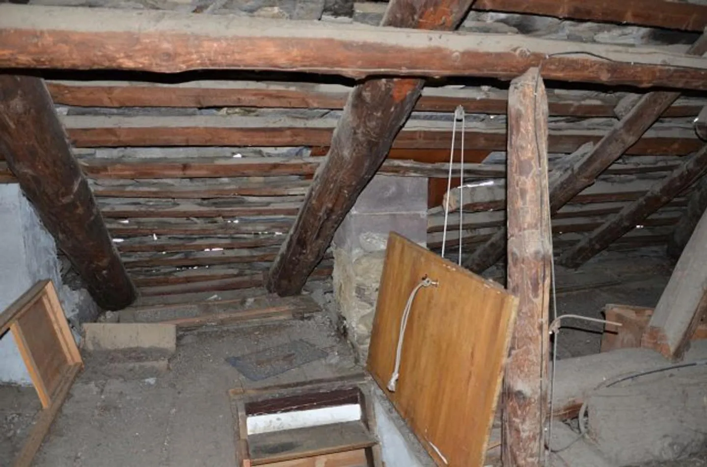 Casa ticinese di 12 stanze nel centro del villaggio da ristrutturare con giardino - Foto 21 di 39