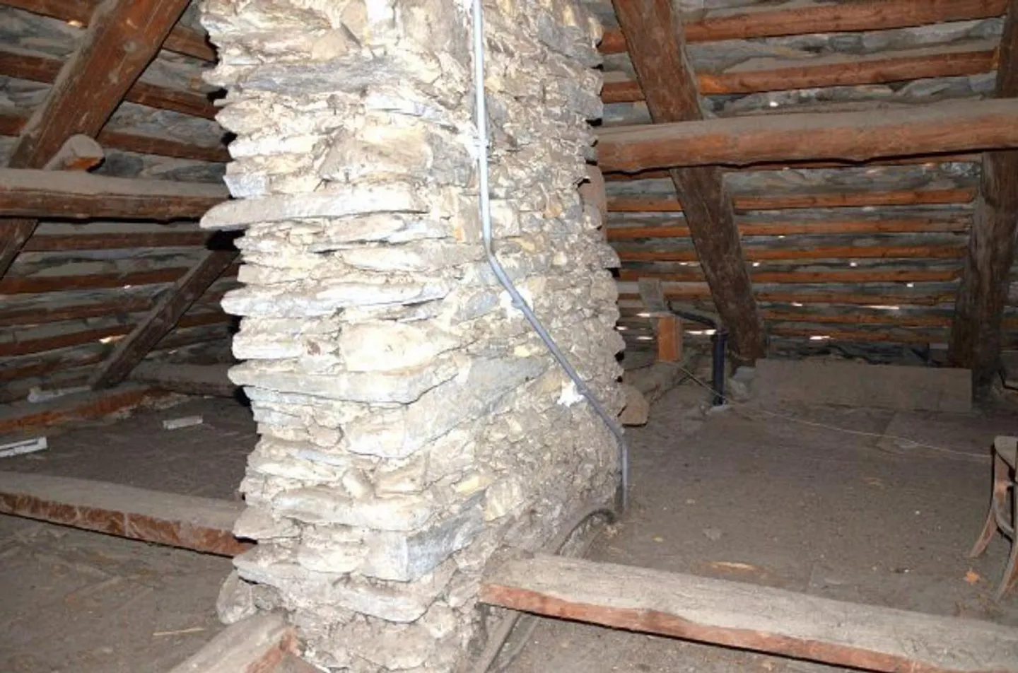 Casa ticinese di 12 stanze nel centro del villaggio da ristrutturare con giardino - Foto 22 di 39