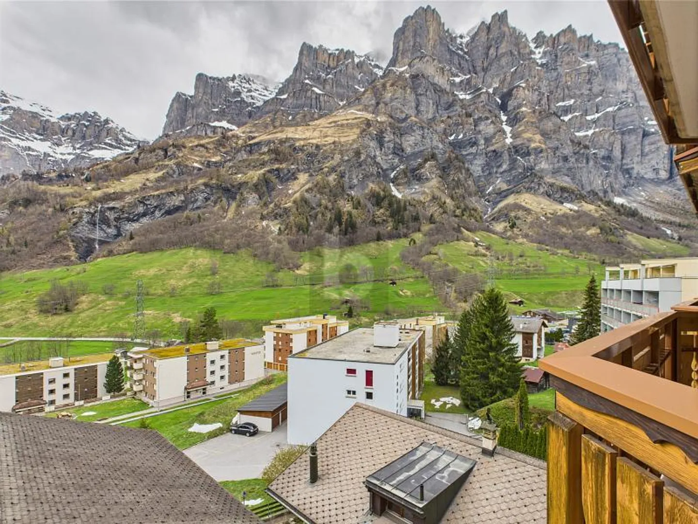 ELEGANT LIVING IN A MAGNIFICENT MOUNTAIN WORLD - Photo 1 of 6