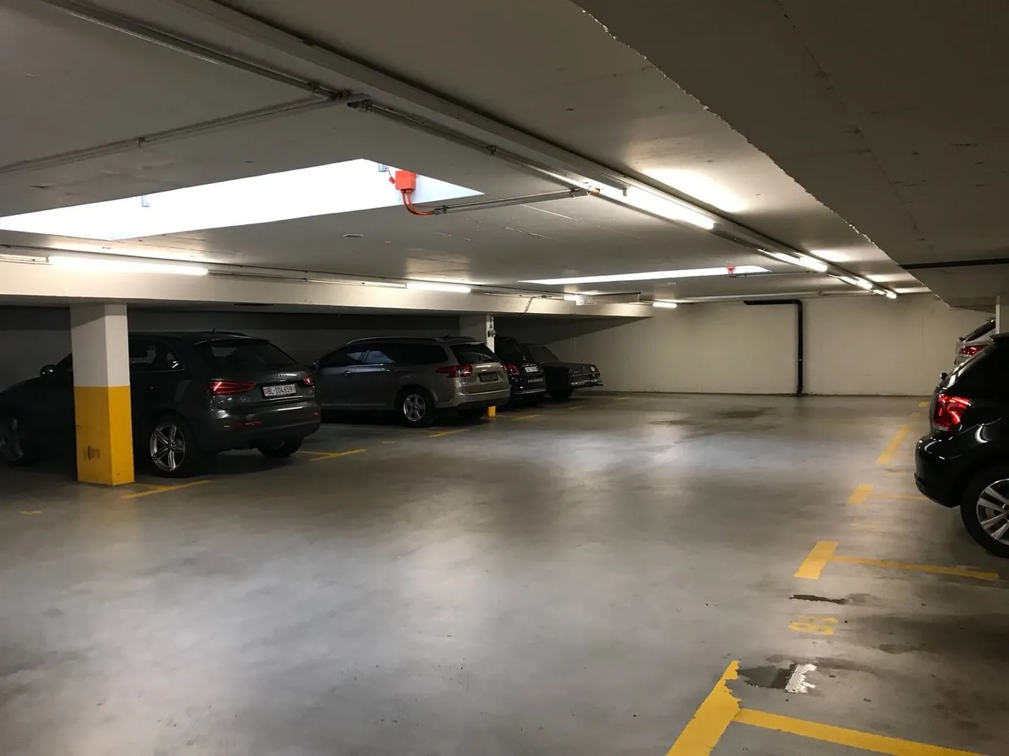 Place de parking souterrain dans un emplacement central à Binningen - Photo 1 sur 1