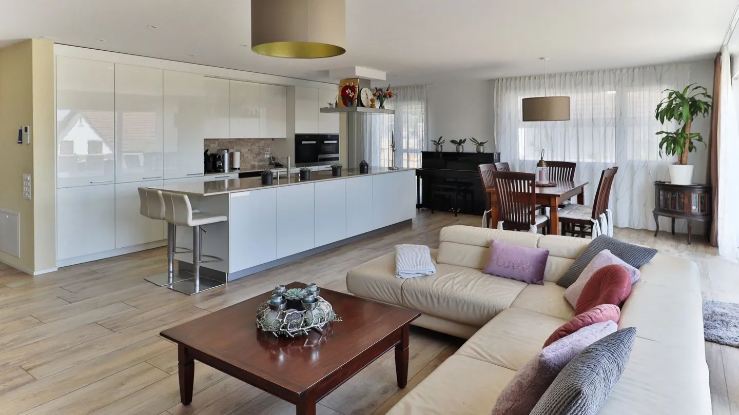 Casa bifamiliare ben tenuta di 5,5 stanze - costruita nel 2014 - con vista fantastica - Foto 1 di 17