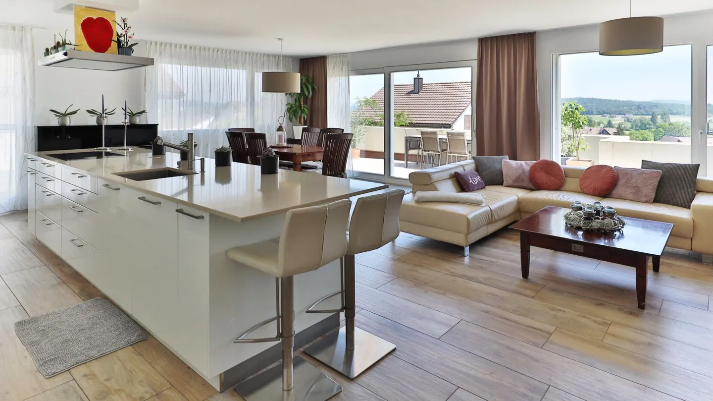 Casa bifamiliare ben tenuta di 5,5 stanze - costruita nel 2014 - con vista fantastica - Foto 2 di 17