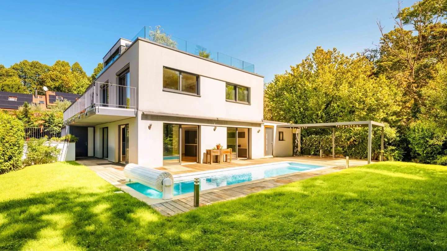 Maison avec piscine et vue sur le lac - Photo 1 sur 7