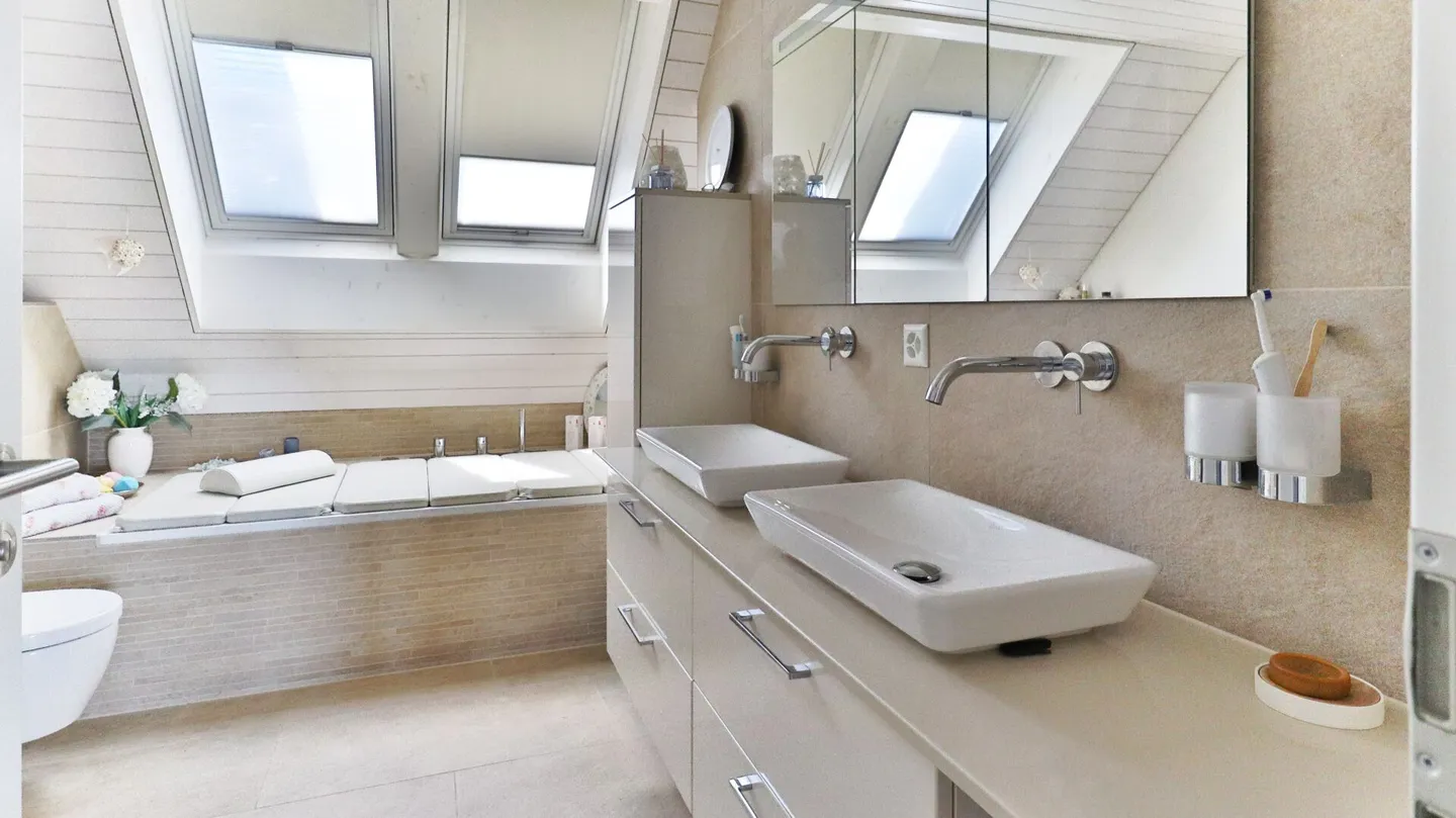 Casa bifamiliare ben tenuta di 5,5 stanze - costruita nel 2014 - con vista fantastica - Foto 10 di 17