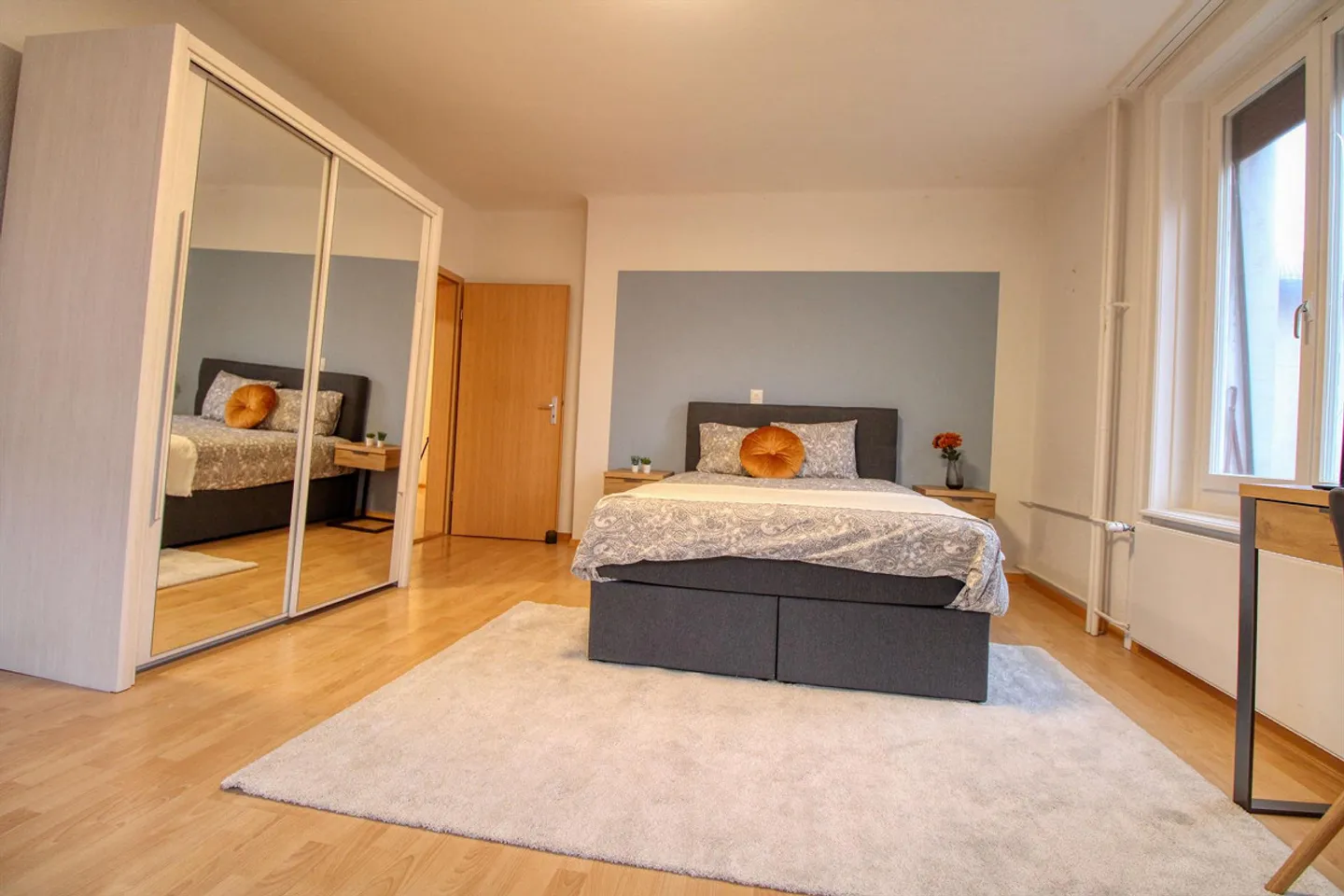 A Modern Coliving Apartment in Zürich's Vibrant Wiedikon District with private Balcony - Photo 4 of 19