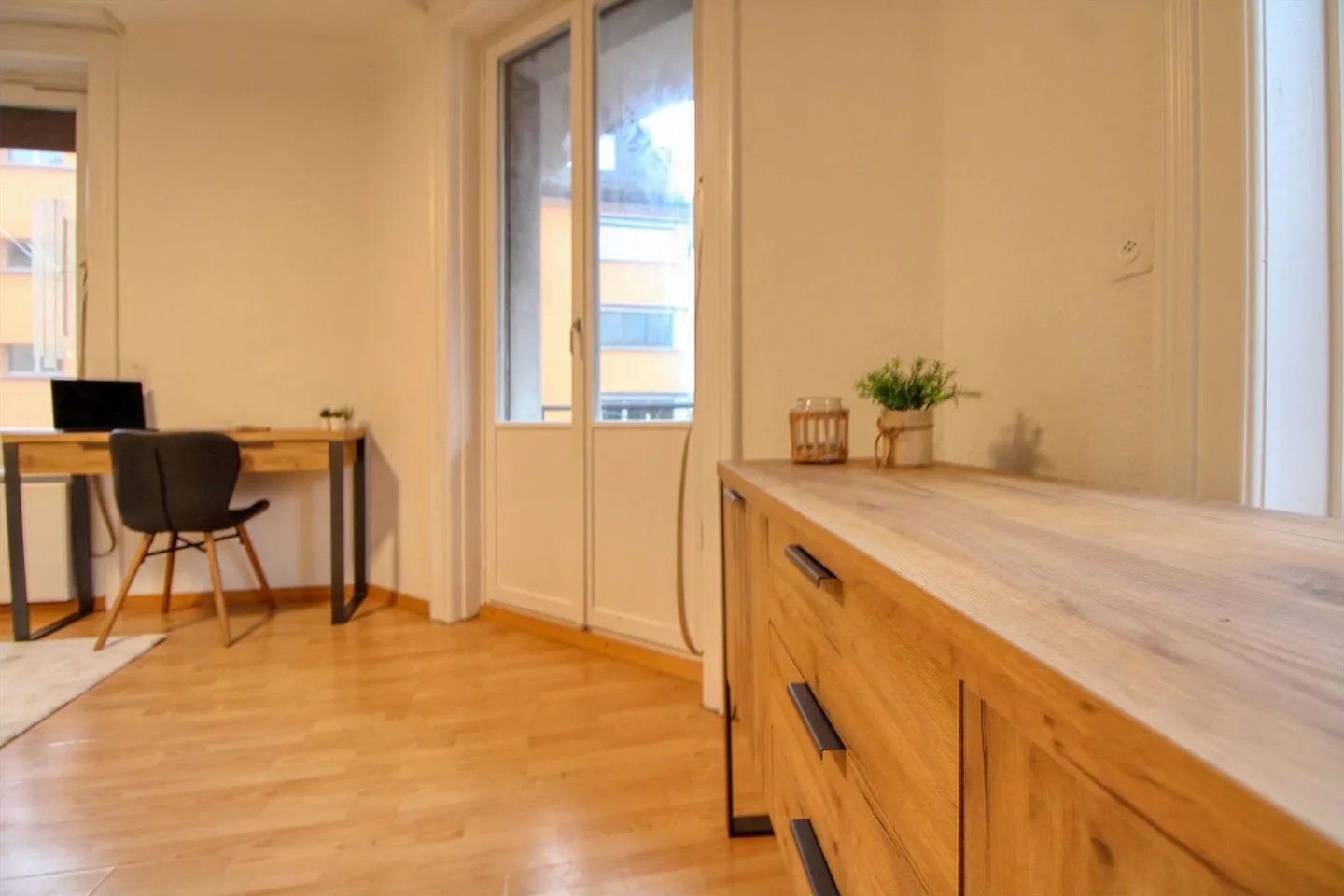 A Modern Coliving Apartment in Zürich's Vibrant Wiedikon District with private Balcony - Photo 5 of 19