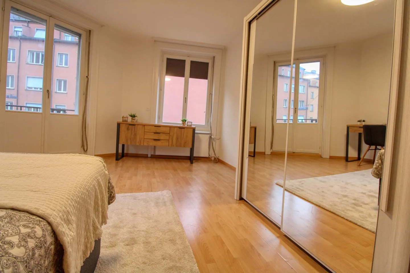 A Modern Coliving Apartment in Zürich's Vibrant Wiedikon District with private Balcony - Photo 9 of 19