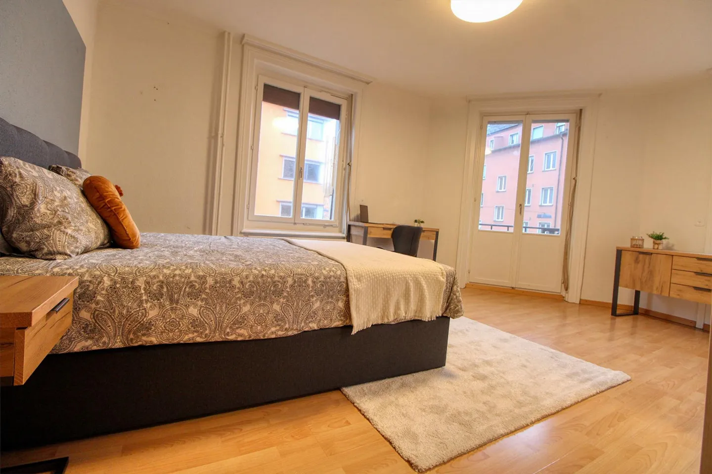 A Modern Coliving Apartment in Zürich's Vibrant Wiedikon District with private Balcony - Photo 10 of 19