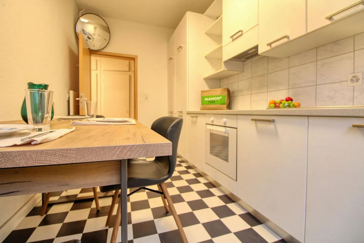 A Modern Coliving Apartment in Zürich's Vibrant Wiedikon District with private Balcony - Photo 12 of 19