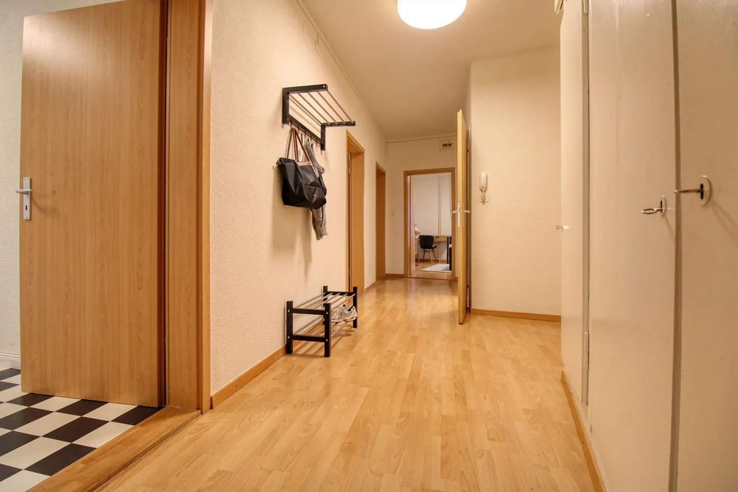 A Modern Coliving Apartment in Zürich's Vibrant Wiedikon District with private Balcony - Photo 16 of 19