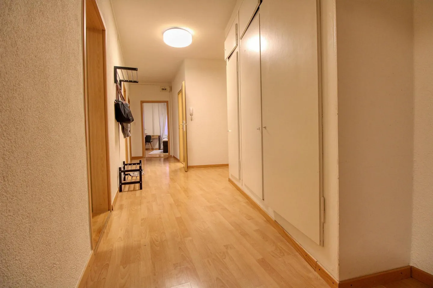 A Modern Coliving Apartment in Zürich's Vibrant Wiedikon District with private Balcony - Photo 17 of 19