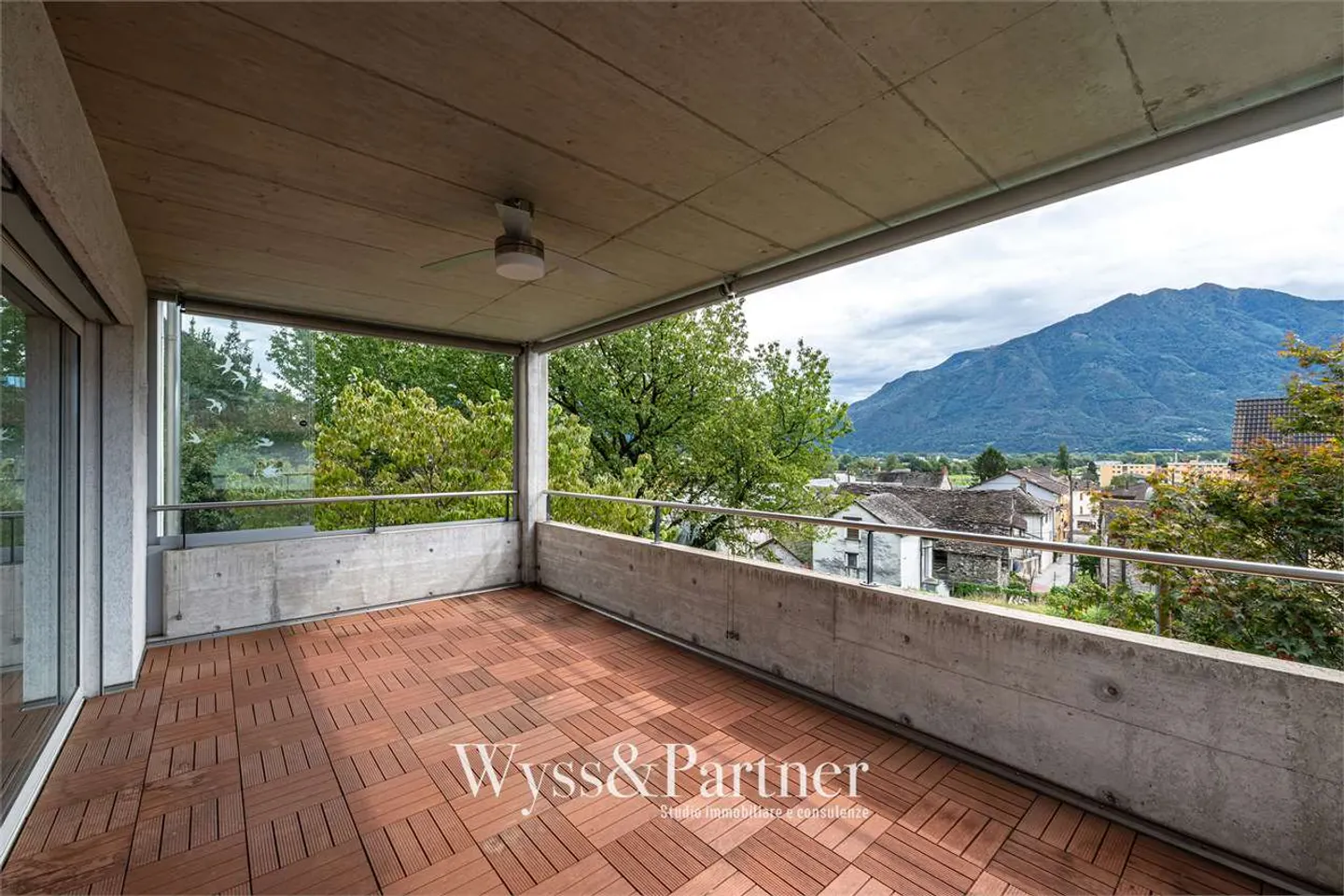 Bright and modern 5-room apartment in Gordola: your new oasis of tranquility - Photo 7 of 13