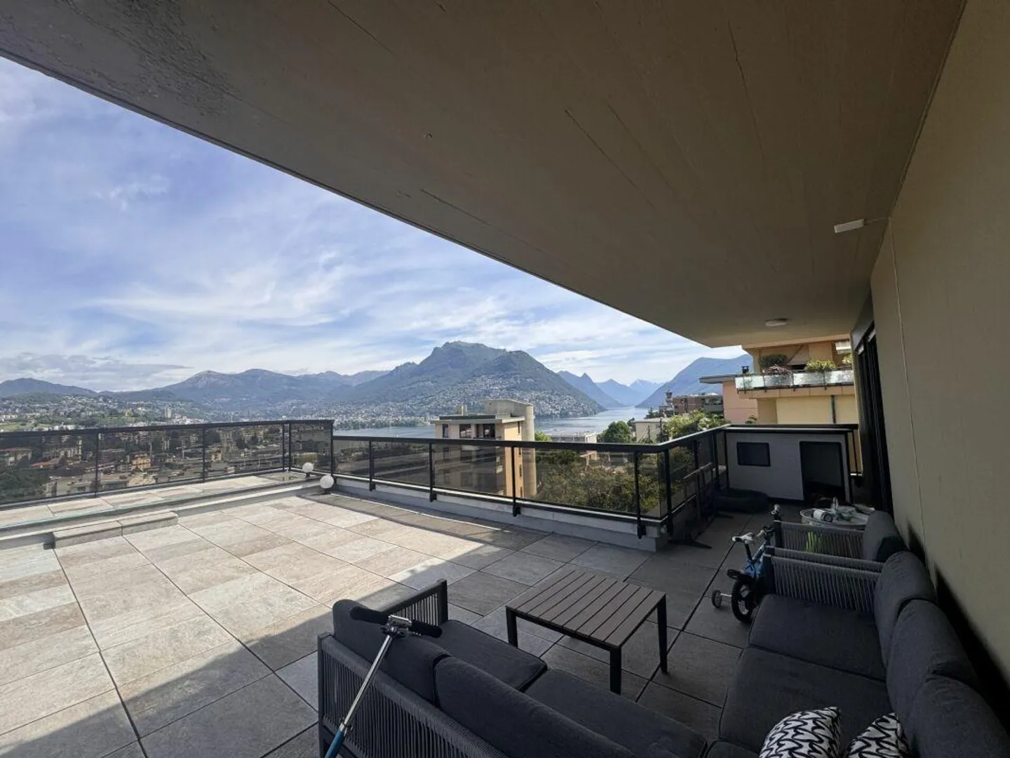 PARADISO | 6 PIÈCES AVEC TERRASSE DE 109 M2 VUE PANORAMIQUE SUR LE LAC ET LE GOLFE DE LUGANO - Photo 1 sur 7