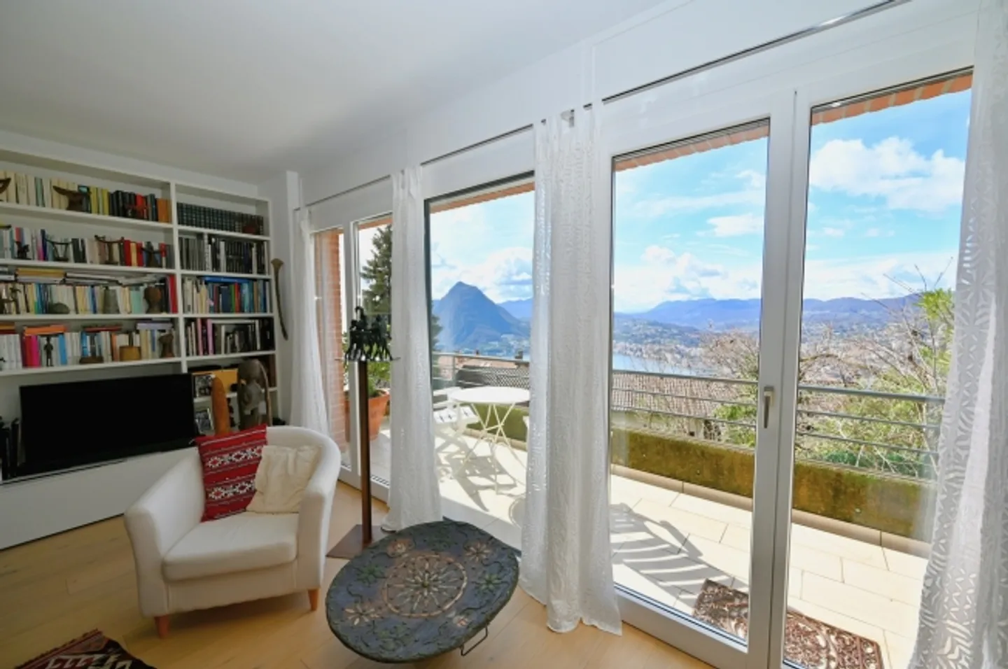 Elegance and Character Triplex Apartment with Panoramic View - Photo 2 of 17