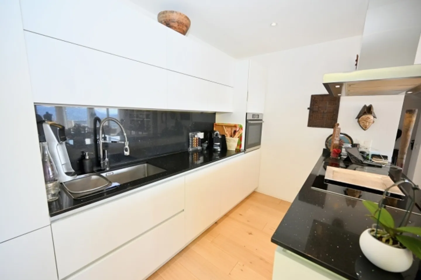 Elegance and Character Triplex Apartment with Panoramic View - Photo 8 of 17