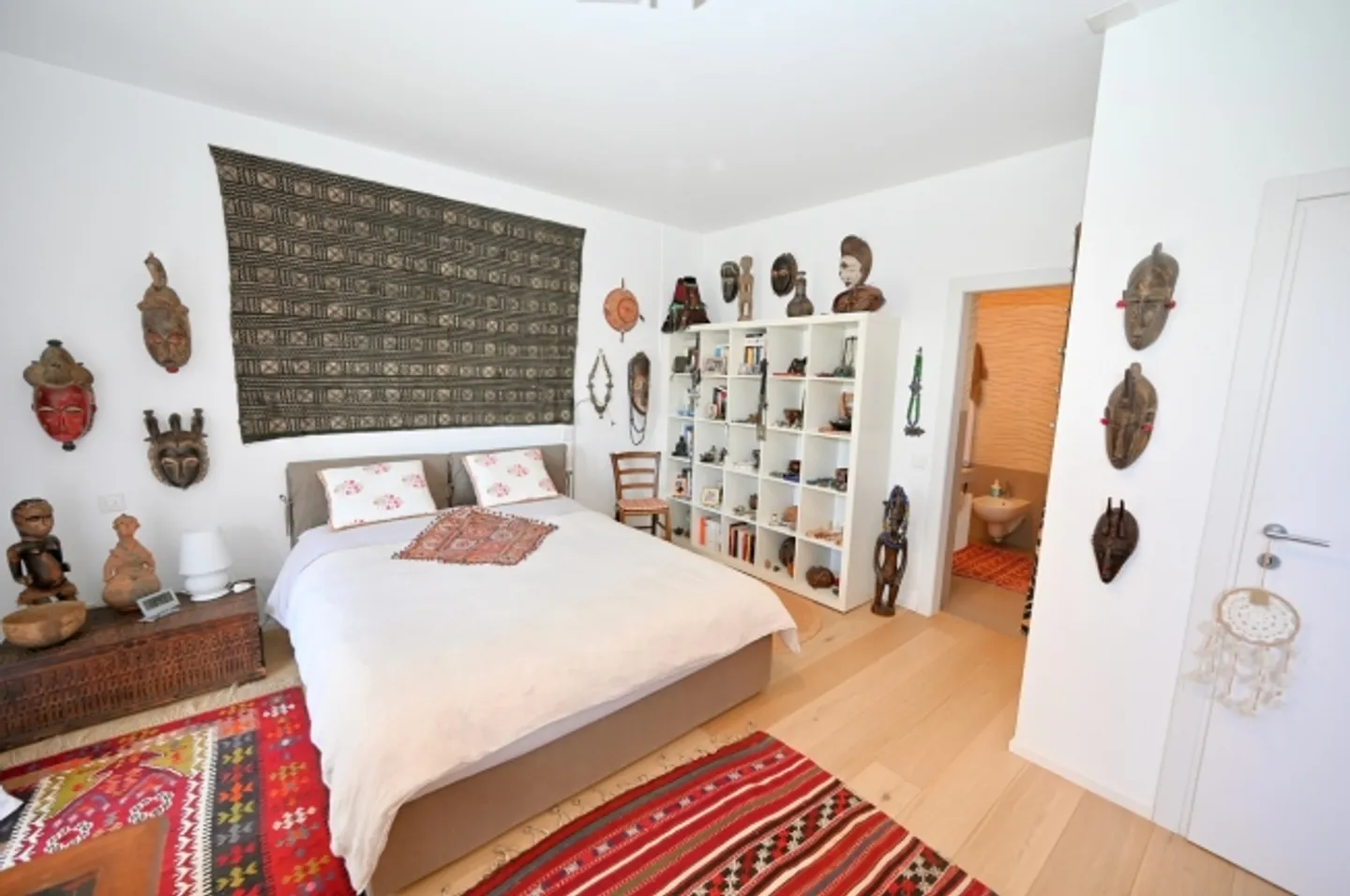 Elegance and Character Triplex Apartment with Panoramic View - Photo 9 of 17