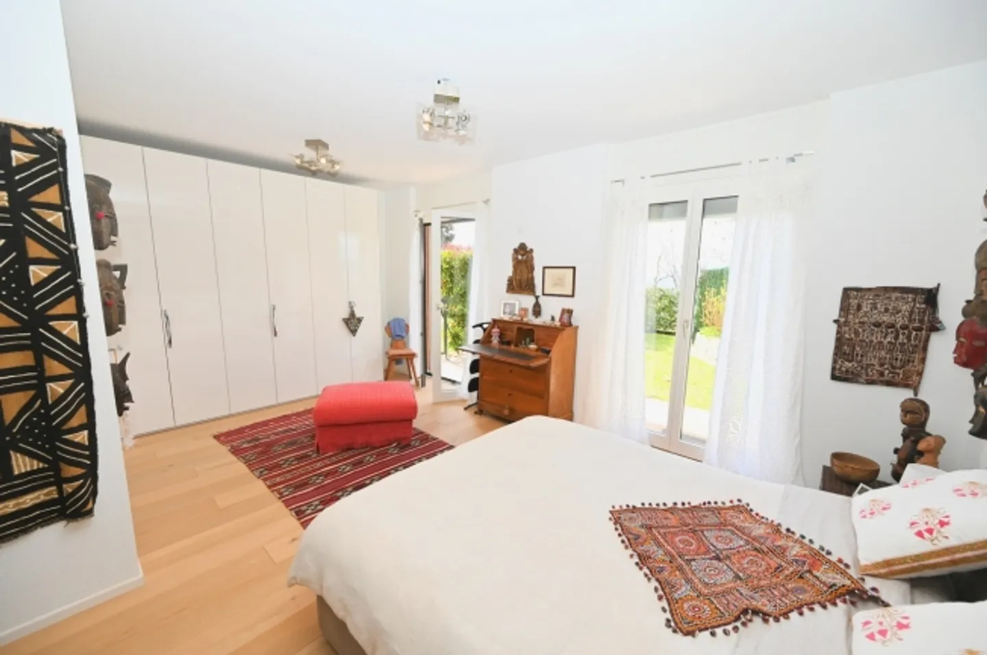 Elegance and Character Triplex Apartment with Panoramic View - Photo 10 of 17