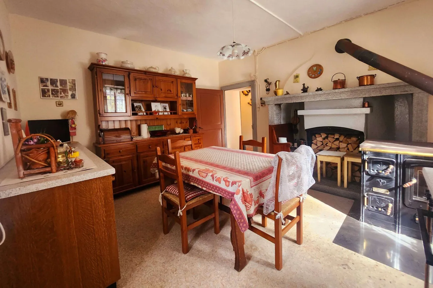 Casa storica con grande terreno annesso - Foto 3 di 13