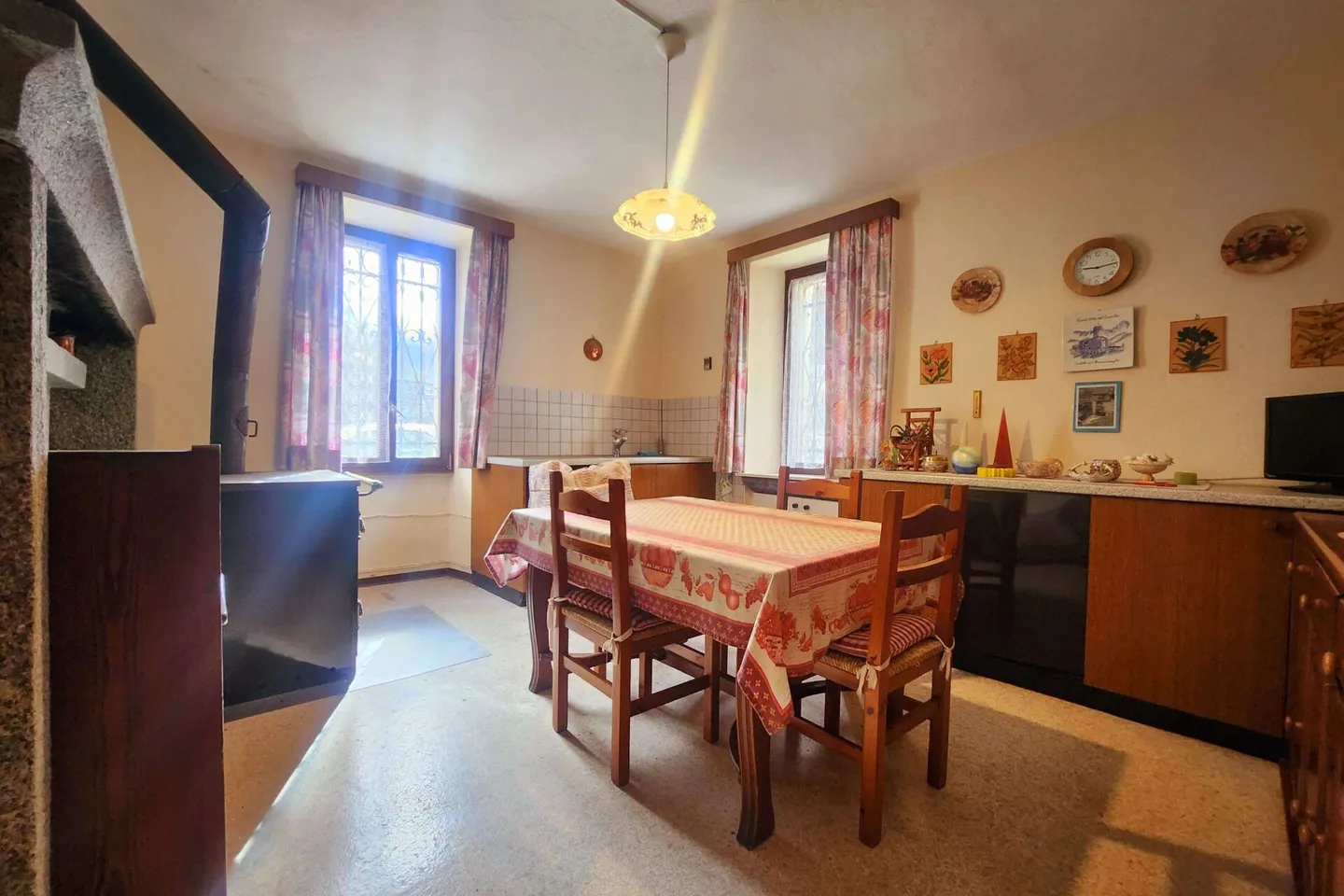Casa storica con grande terreno annesso - Foto 4 di 13