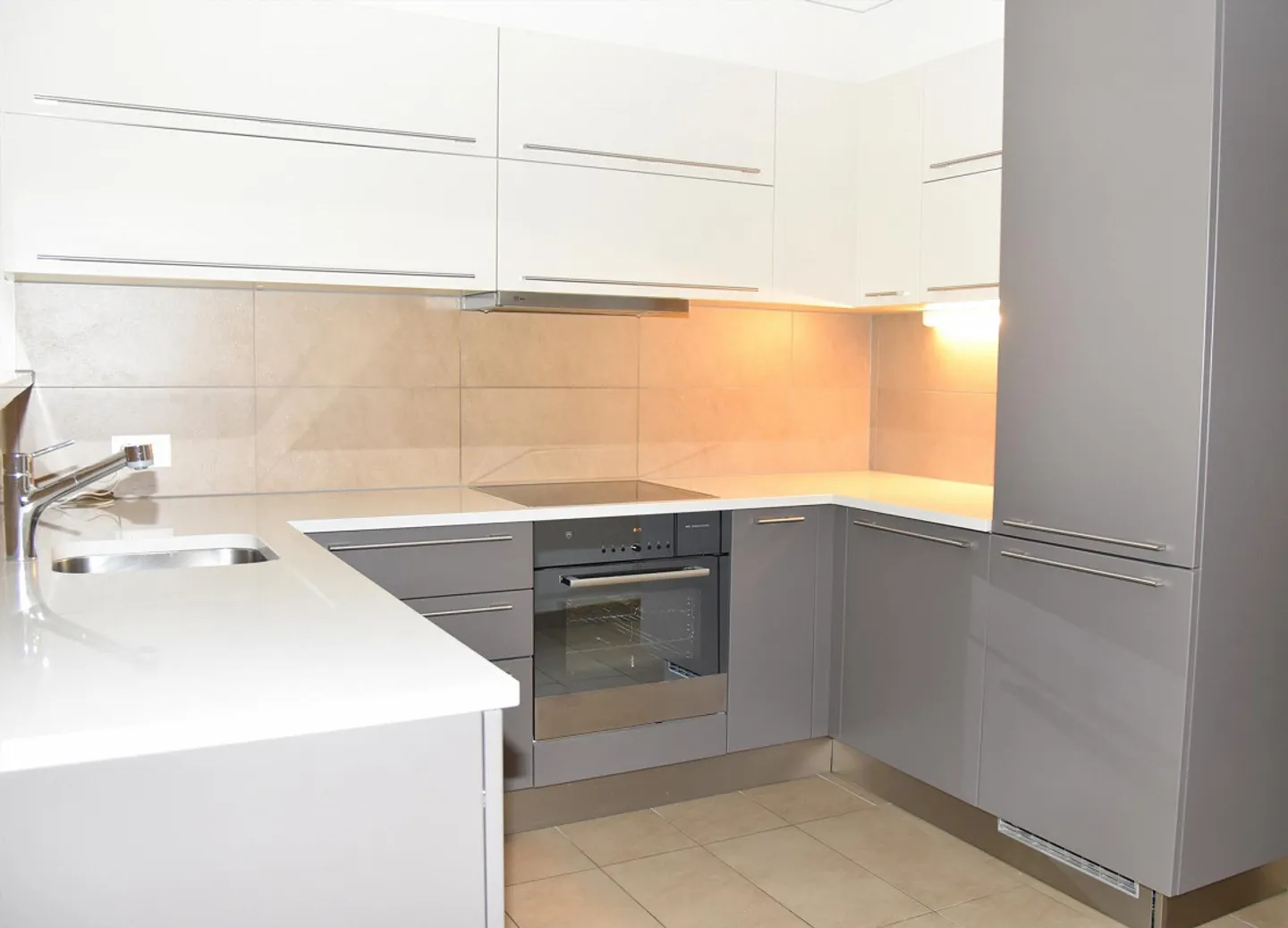 Bel appartement avec grand balcon - Photo 2 sur 5