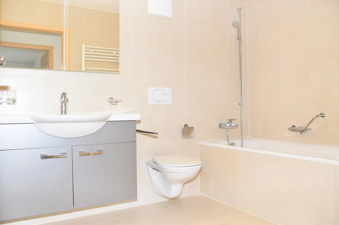 Bel appartement avec grand balcon - Photo 3 sur 5